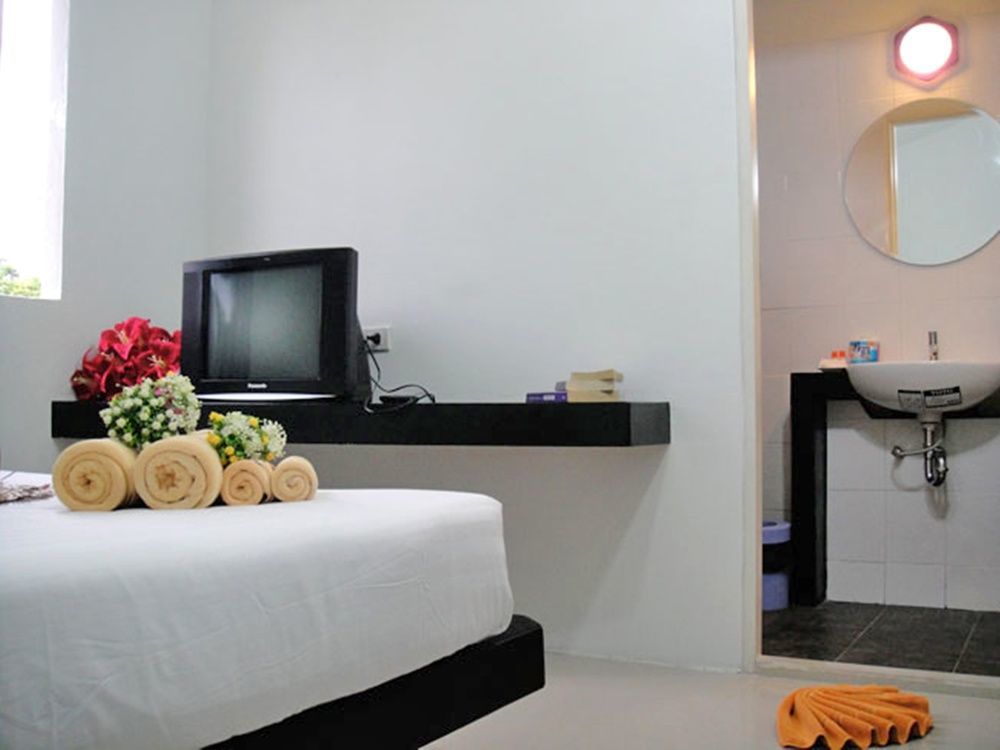 Harmony Bed & Bakery Bed & Breakfast Koh Lipe Bagian luar foto